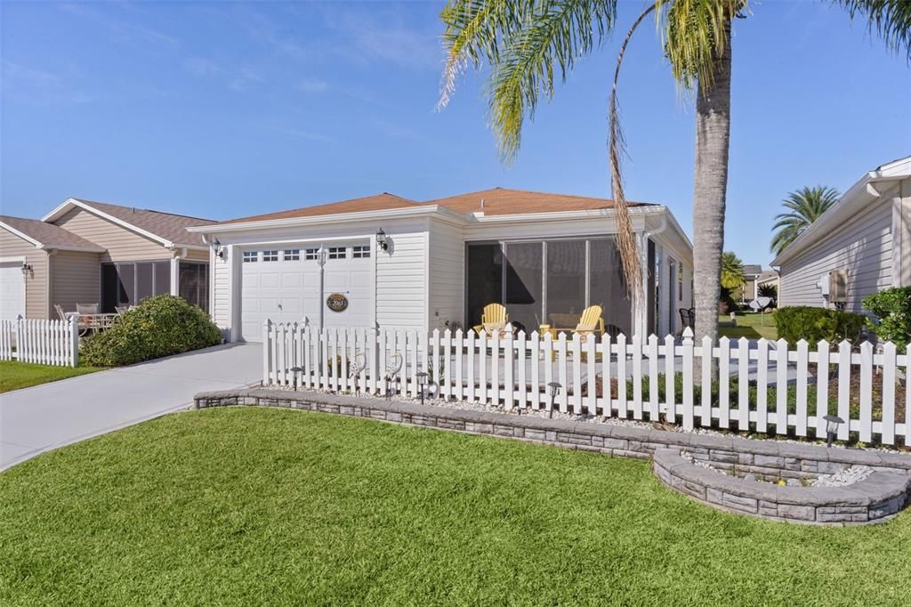 For Sale: $295,000 (2 beds, 2 baths, 1156 Square Feet)