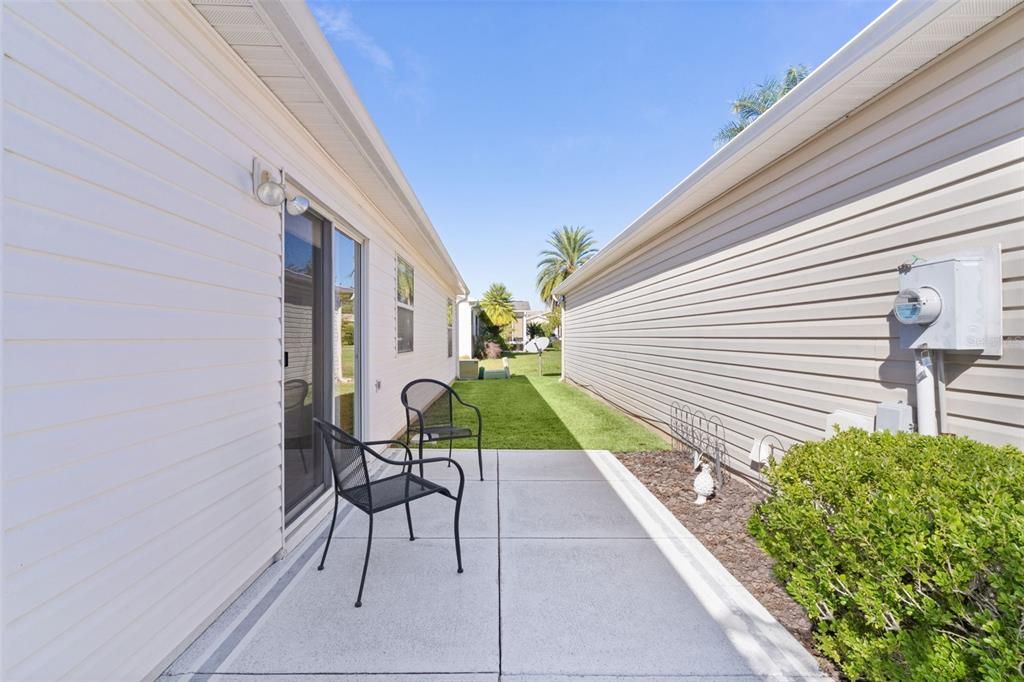 For Sale: $295,000 (2 beds, 2 baths, 1156 Square Feet)