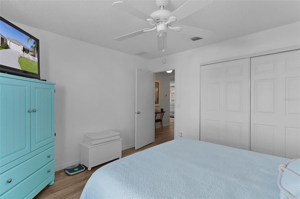 For Sale: $295,000 (2 beds, 2 baths, 1156 Square Feet)