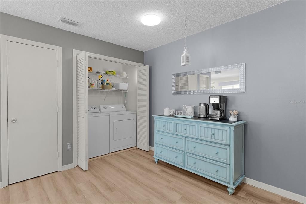 For Sale: $295,000 (2 beds, 2 baths, 1156 Square Feet)