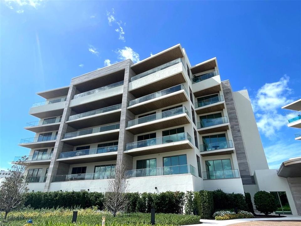 В аренду: $25,000 (1 спален, 1 ванн, 1721 Квадратных фут)