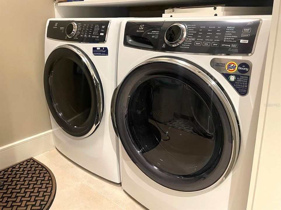 В аренду: $25,000 (1 спален, 1 ванн, 1721 Квадратных фут)