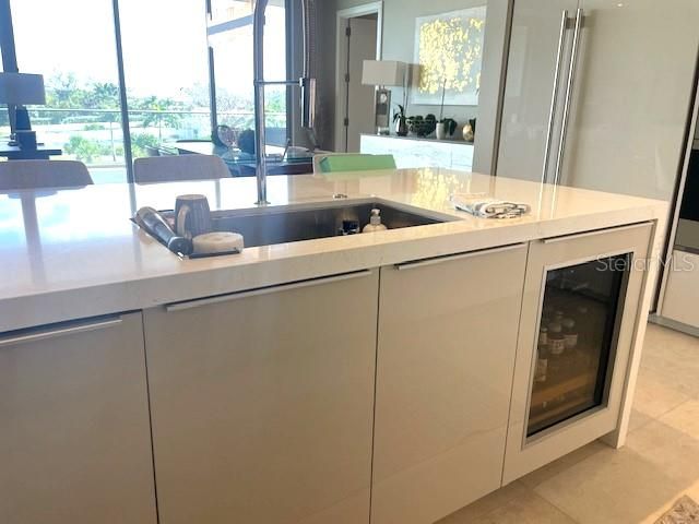 В аренду: $25,000 (1 спален, 1 ванн, 1721 Квадратных фут)