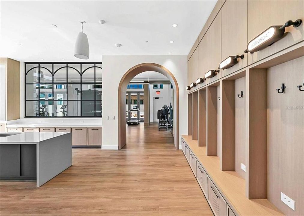 В аренду: $25,000 (1 спален, 1 ванн, 1721 Квадратных фут)