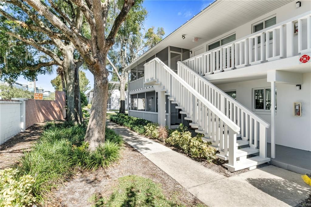 For Sale: $210,000 (1 beds, 1 baths, 612 Square Feet)