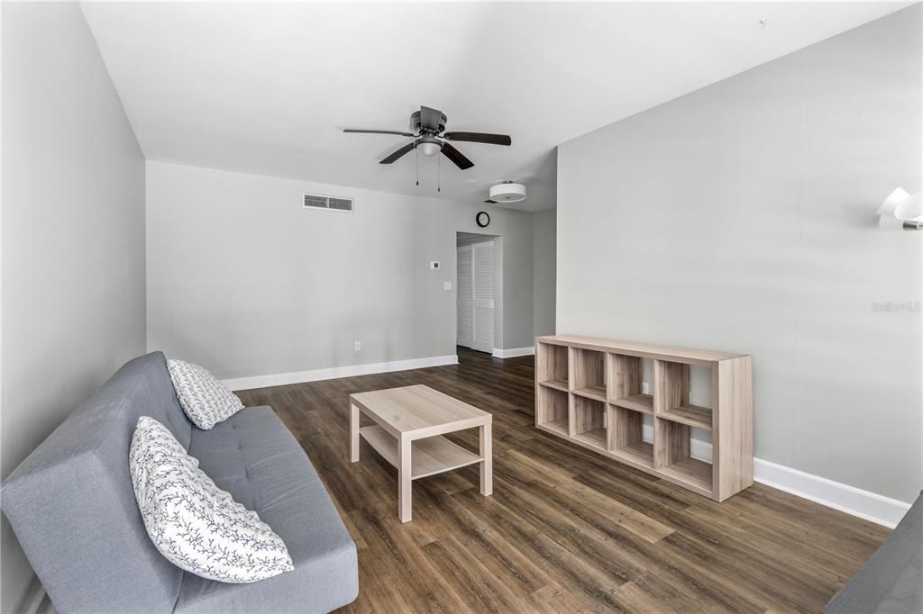 For Sale: $210,000 (1 beds, 1 baths, 612 Square Feet)