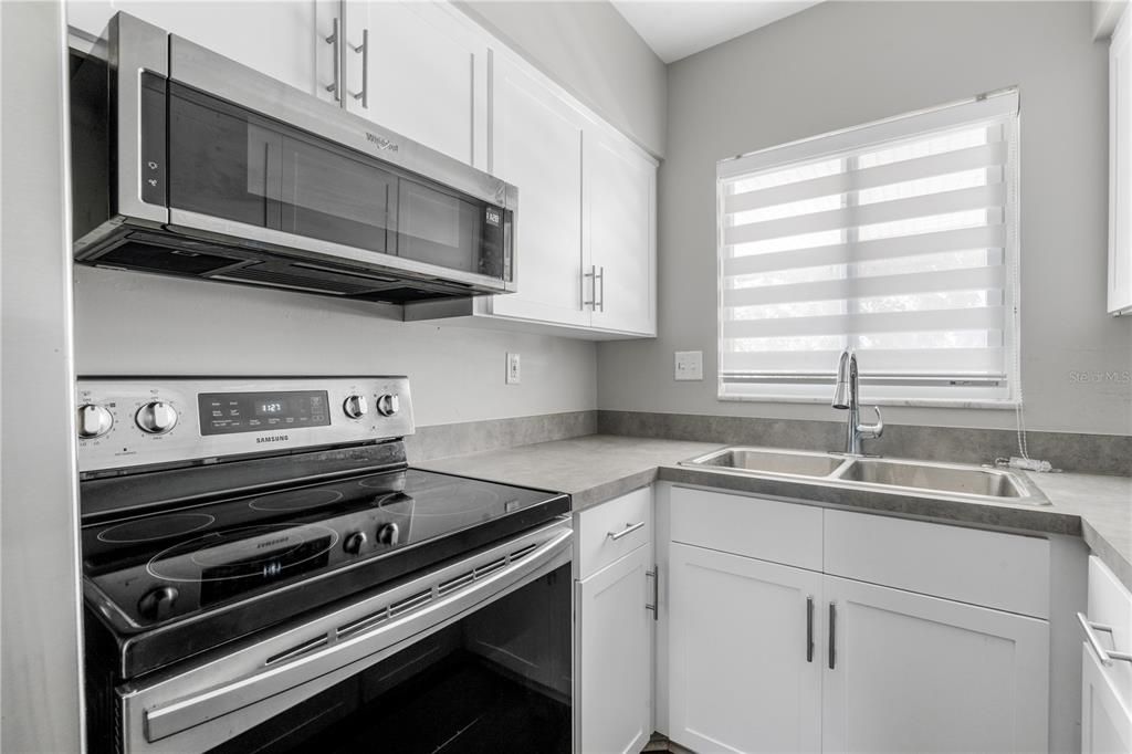 For Sale: $210,000 (1 beds, 1 baths, 612 Square Feet)