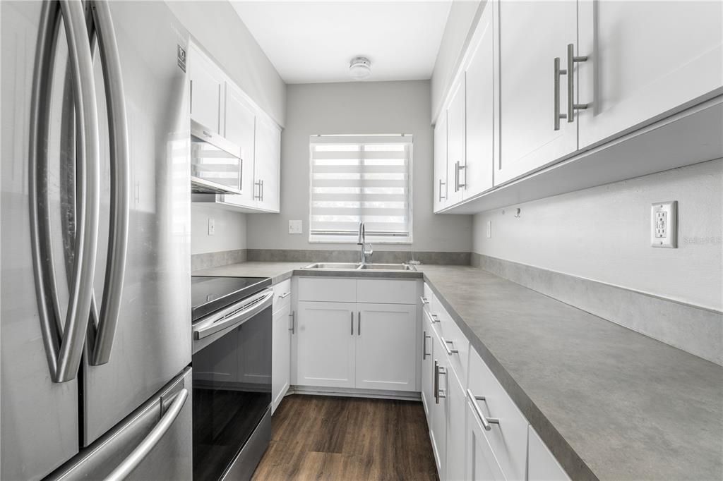 For Sale: $210,000 (1 beds, 1 baths, 612 Square Feet)