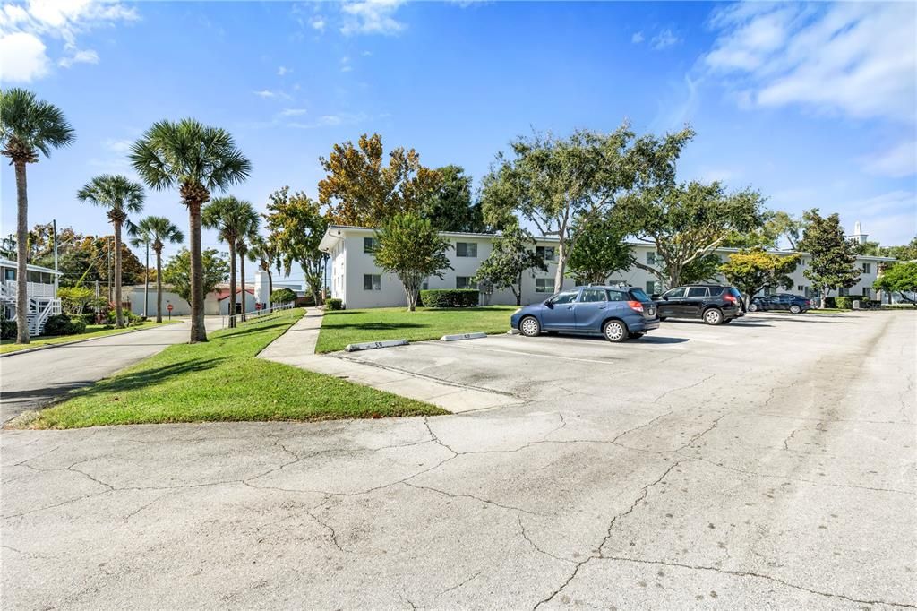 For Sale: $210,000 (1 beds, 1 baths, 612 Square Feet)