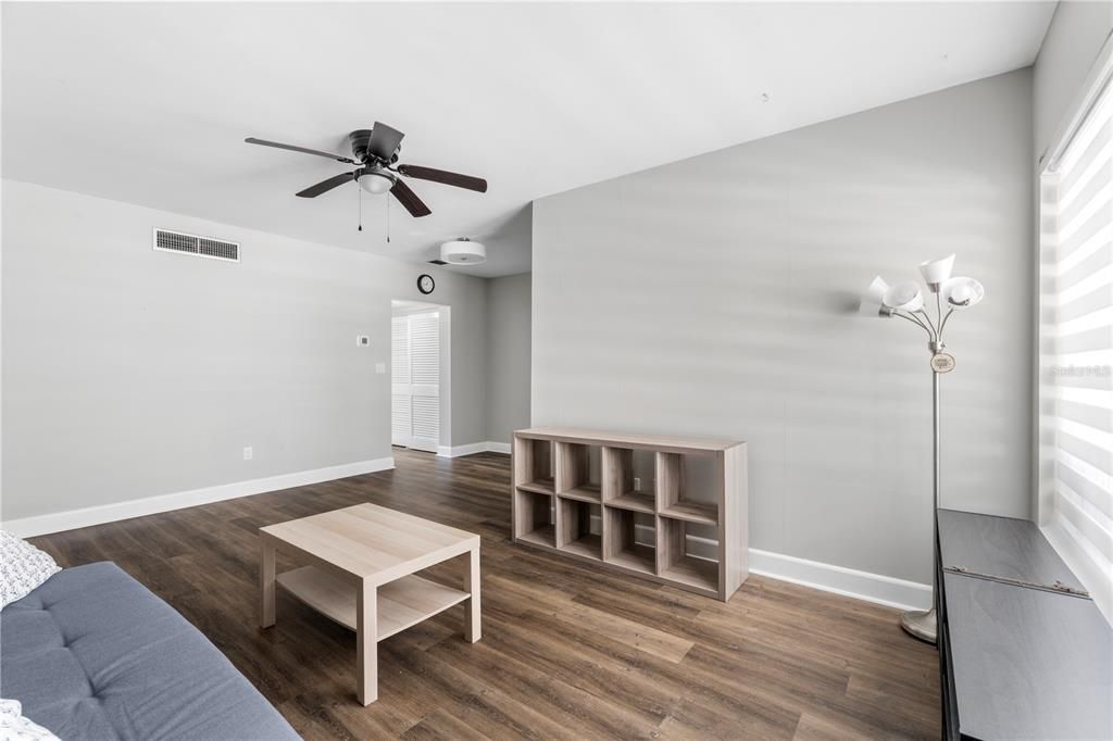 For Sale: $210,000 (1 beds, 1 baths, 612 Square Feet)