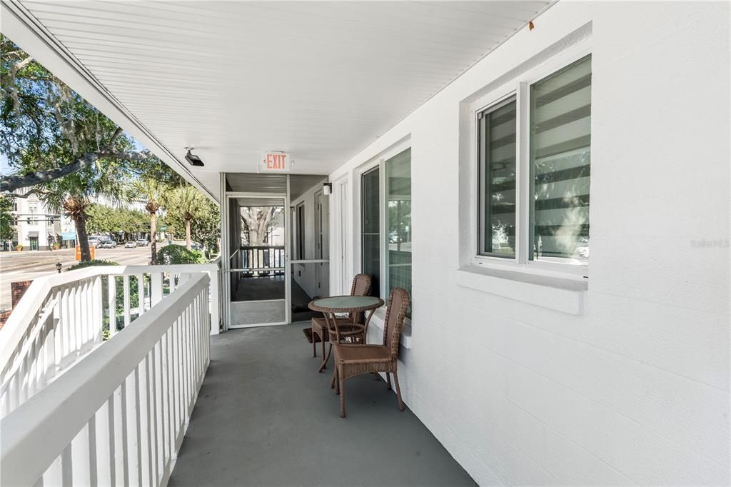 For Sale: $210,000 (1 beds, 1 baths, 612 Square Feet)