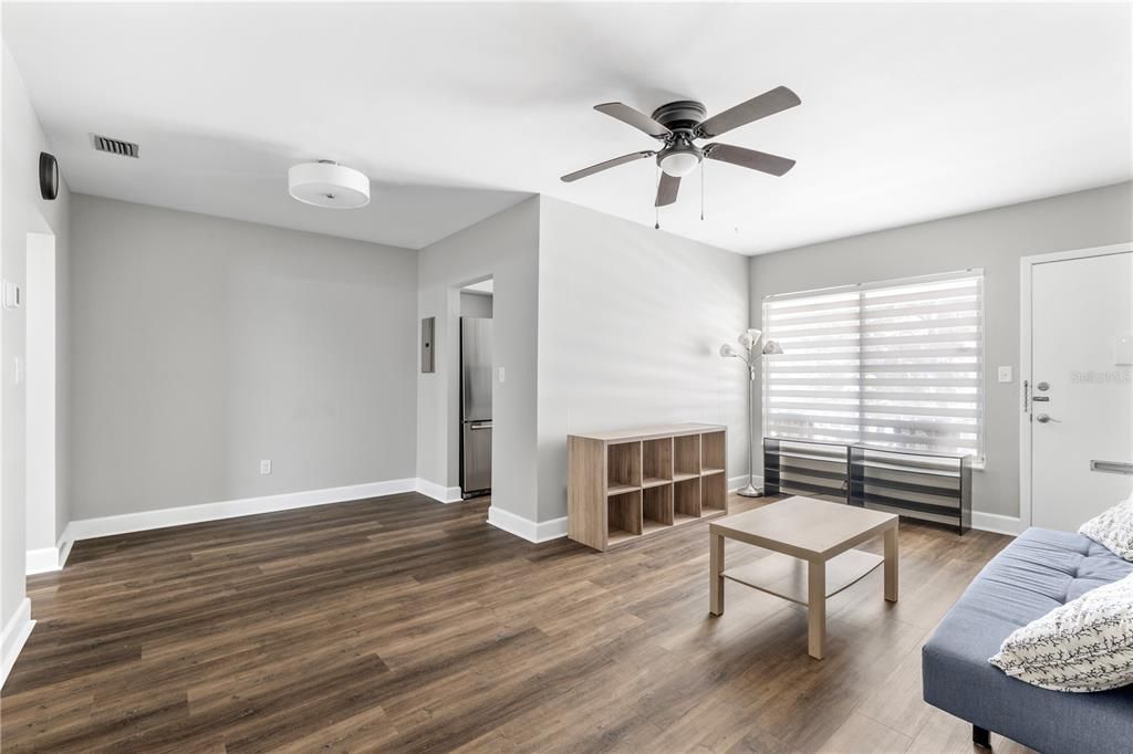 For Sale: $210,000 (1 beds, 1 baths, 612 Square Feet)