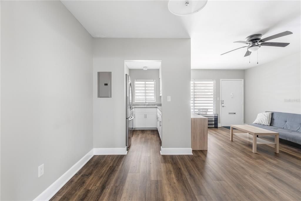 For Sale: $210,000 (1 beds, 1 baths, 612 Square Feet)