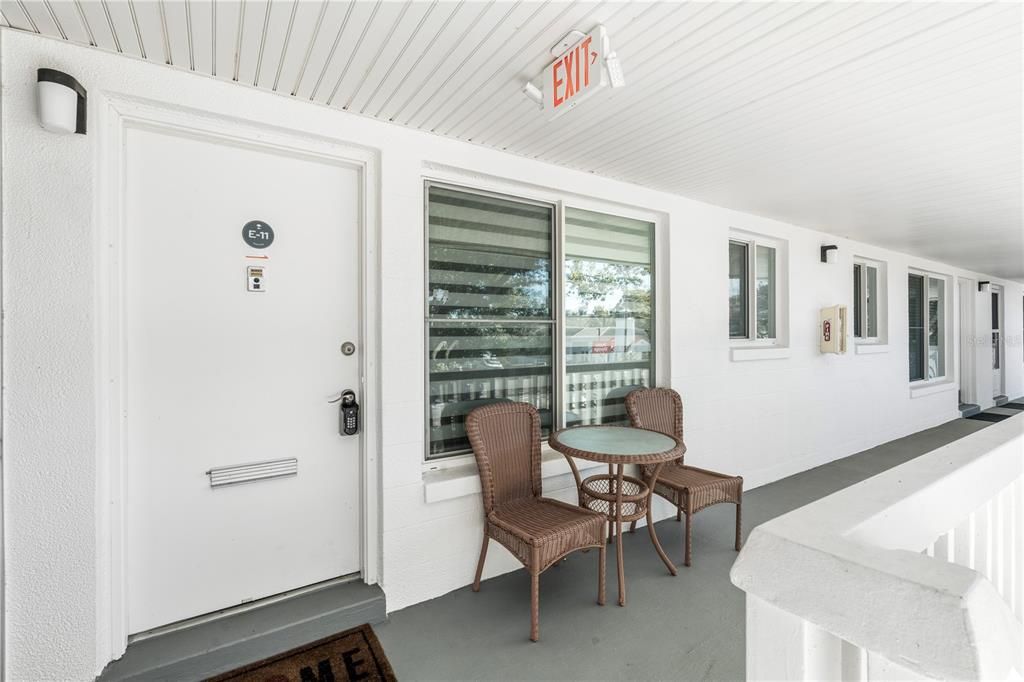 For Sale: $210,000 (1 beds, 1 baths, 612 Square Feet)