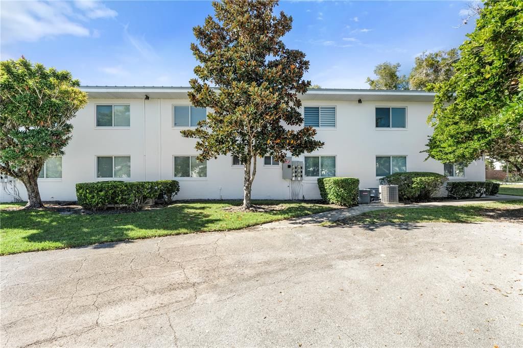 For Sale: $210,000 (1 beds, 1 baths, 612 Square Feet)