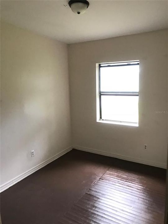 В аренду: $900 (3 спален, 1 ванн, 851 Квадратных фут)