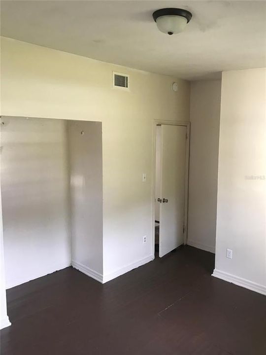 В аренду: $900 (3 спален, 1 ванн, 851 Квадратных фут)