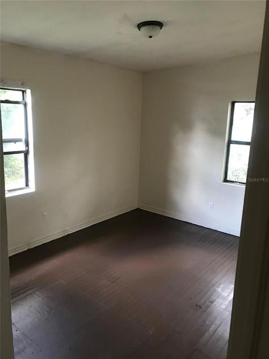 В аренду: $900 (3 спален, 1 ванн, 851 Квадратных фут)