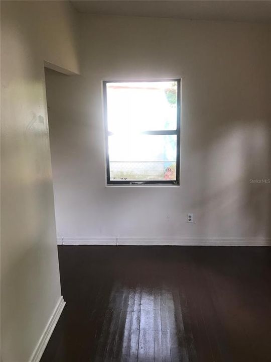 В аренду: $900 (3 спален, 1 ванн, 851 Квадратных фут)