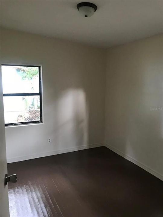 В аренду: $900 (3 спален, 1 ванн, 851 Квадратных фут)