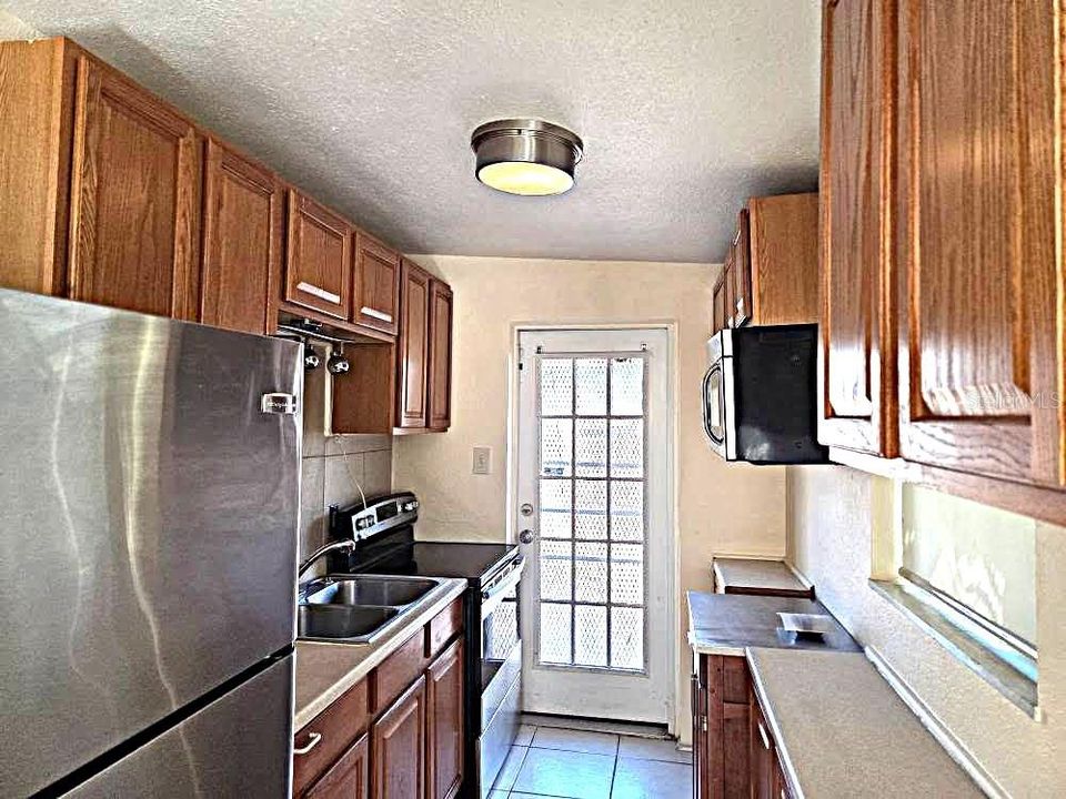 出租: $1,850 (2 贝兹, 1 浴室, 840 平方英尺)