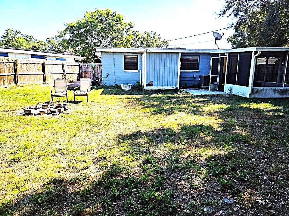 出租: $1,850 (2 贝兹, 1 浴室, 840 平方英尺)