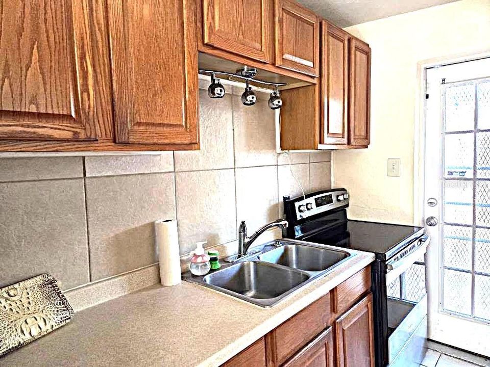 出租: $1,850 (2 贝兹, 1 浴室, 840 平方英尺)