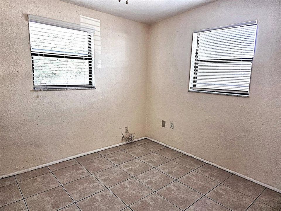 出租: $1,850 (2 贝兹, 1 浴室, 840 平方英尺)