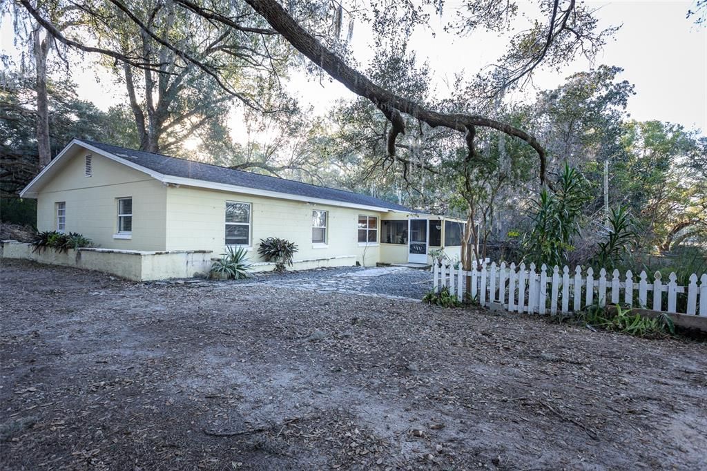 For Sale: $259,900 (3 beds, 1 baths, 1512 Square Feet)