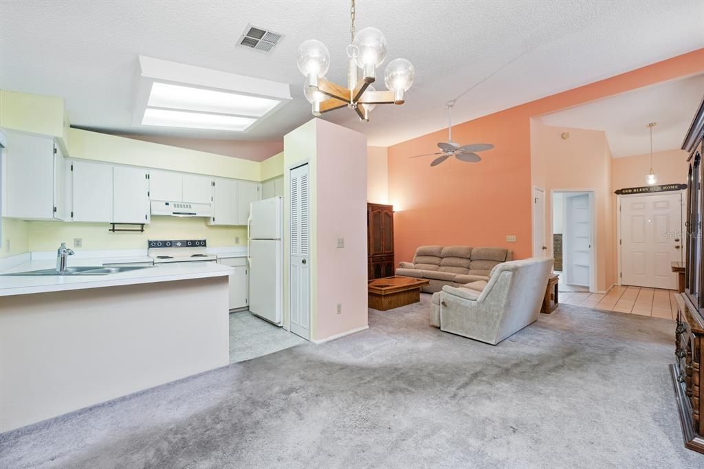 Active With Contract: $275,000 (3 beds, 2 baths, 1079 Square Feet)