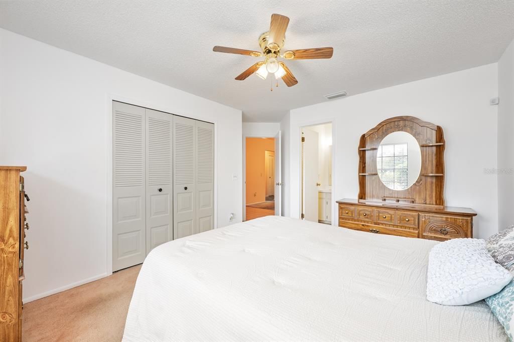 Active With Contract: $275,000 (3 beds, 2 baths, 1079 Square Feet)