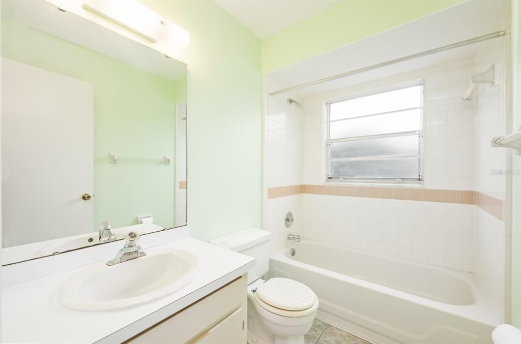 Active With Contract: $275,000 (3 beds, 2 baths, 1079 Square Feet)