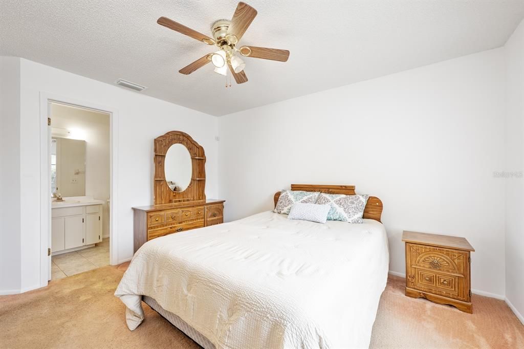 Active With Contract: $275,000 (3 beds, 2 baths, 1079 Square Feet)