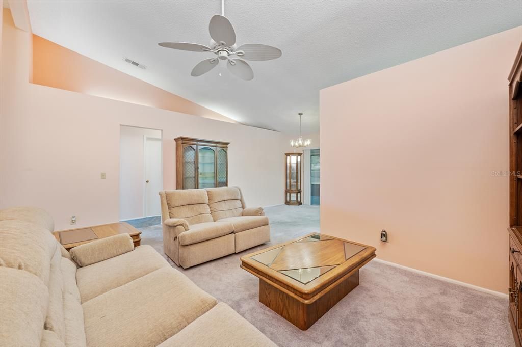 Active With Contract: $275,000 (3 beds, 2 baths, 1079 Square Feet)