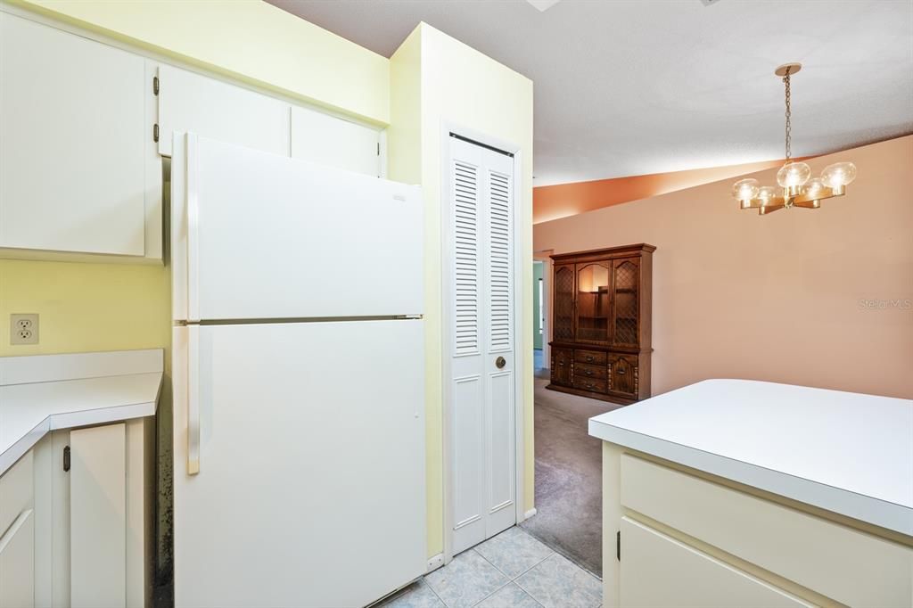 Active With Contract: $275,000 (3 beds, 2 baths, 1079 Square Feet)