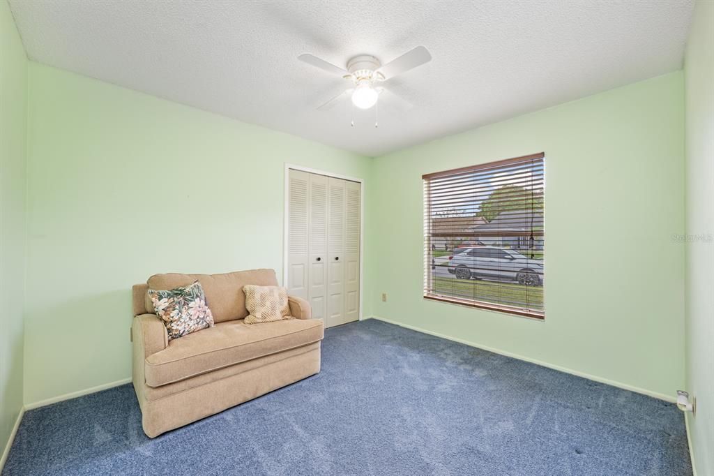 Active With Contract: $275,000 (3 beds, 2 baths, 1079 Square Feet)