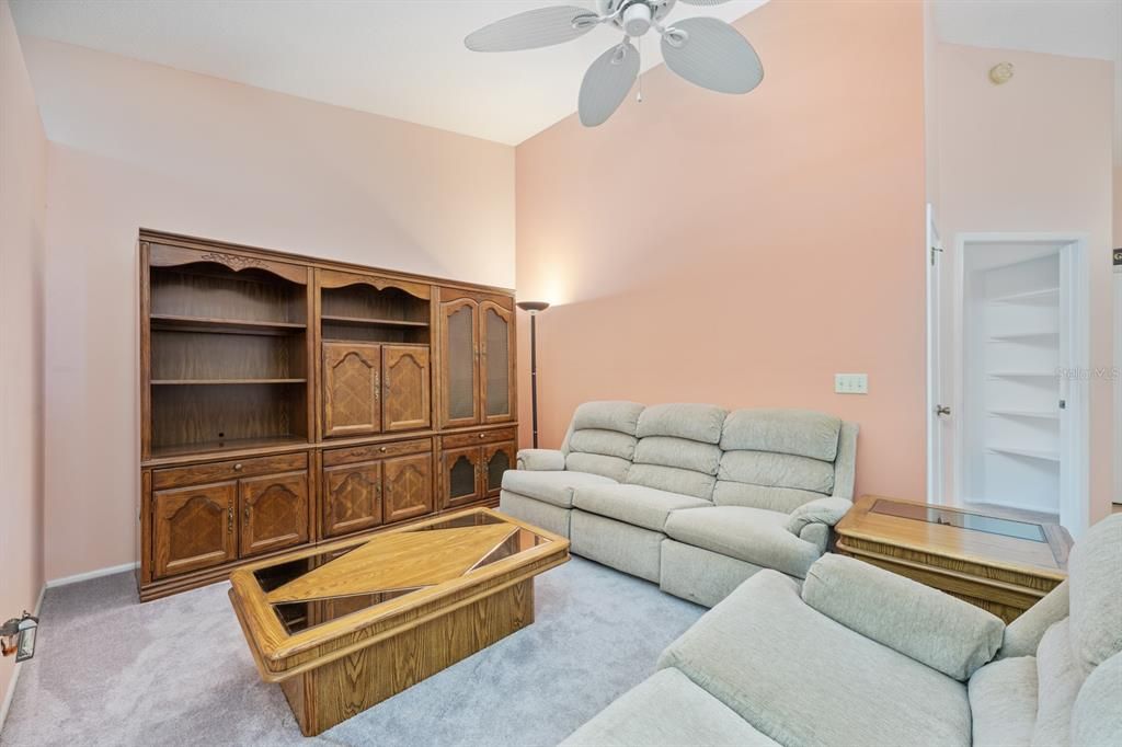 Active With Contract: $275,000 (3 beds, 2 baths, 1079 Square Feet)