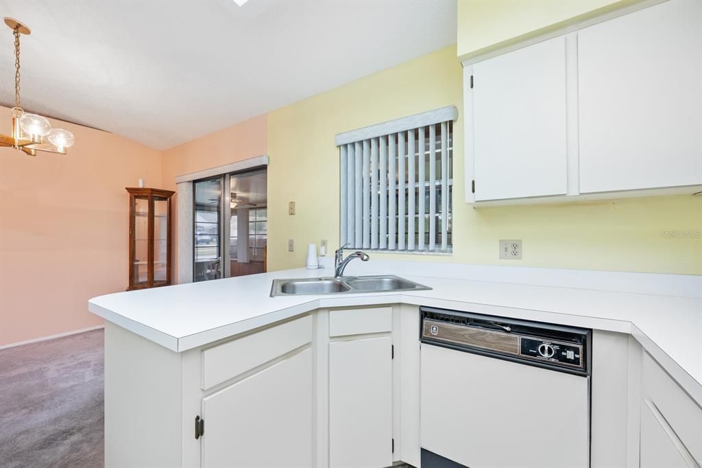 Active With Contract: $275,000 (3 beds, 2 baths, 1079 Square Feet)