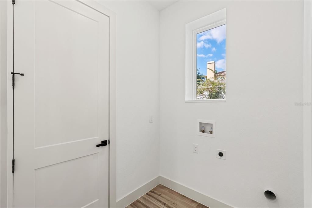 На продажу: $825,000 (3 спален, 2 ванн, 2375 Квадратных фут)