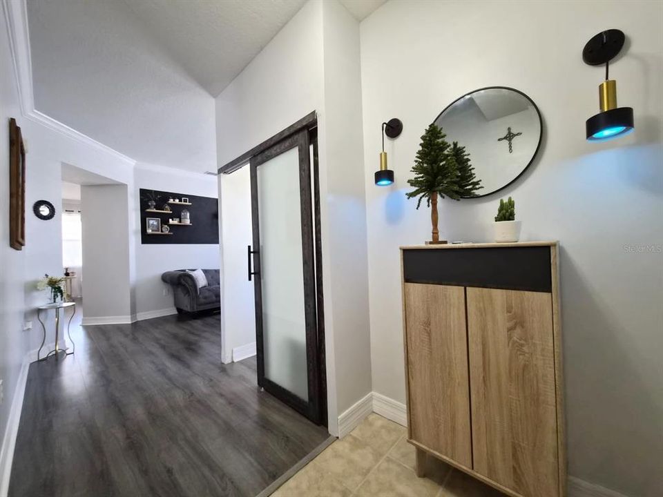 Под контрактом: $399,900 (4 спален, 2 ванн, 2503 Квадратных фут)