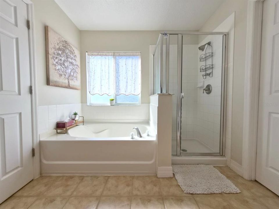 Под контрактом: $399,900 (4 спален, 2 ванн, 2503 Квадратных фут)