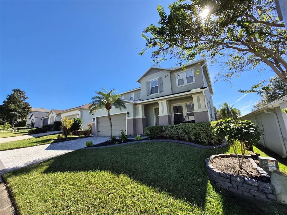 Под контрактом: $399,900 (4 спален, 2 ванн, 2503 Квадратных фут)