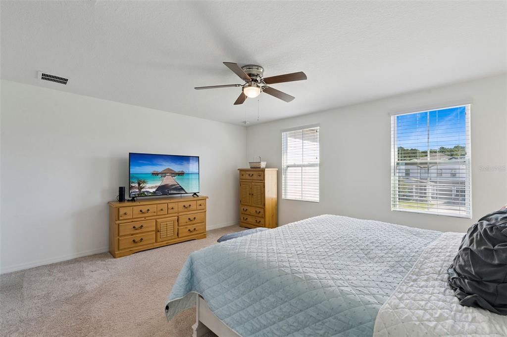 Под контрактом: $899,999 (4 спален, 3 ванн, 3101 Квадратных фут)