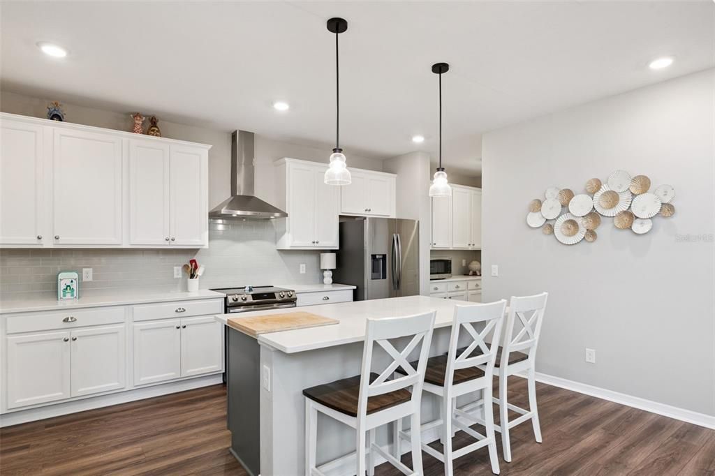 Под контрактом: $899,999 (4 спален, 3 ванн, 3101 Квадратных фут)