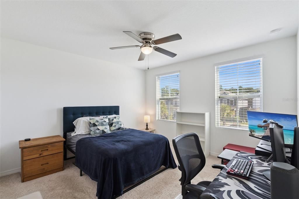 Под контрактом: $899,999 (4 спален, 3 ванн, 3101 Квадратных фут)