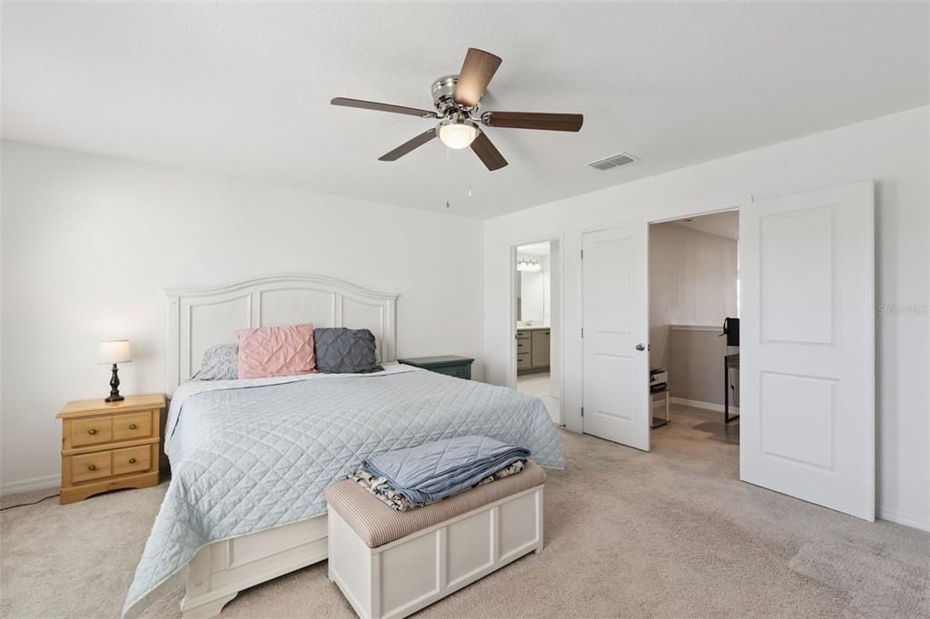 Под контрактом: $899,999 (4 спален, 3 ванн, 3101 Квадратных фут)