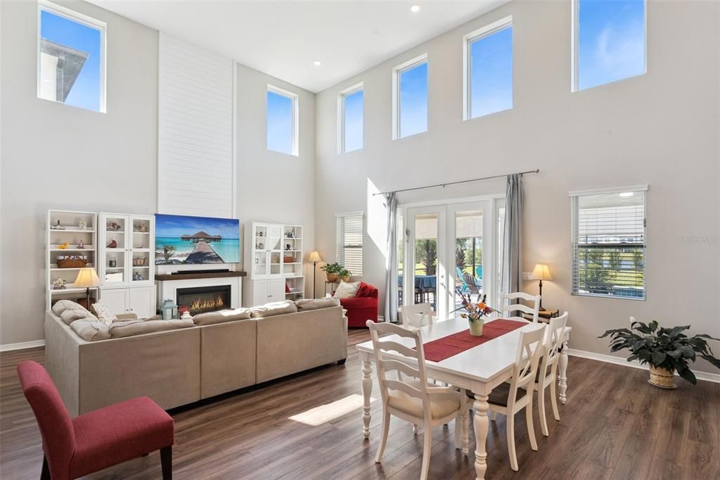 Под контрактом: $899,999 (4 спален, 3 ванн, 3101 Квадратных фут)