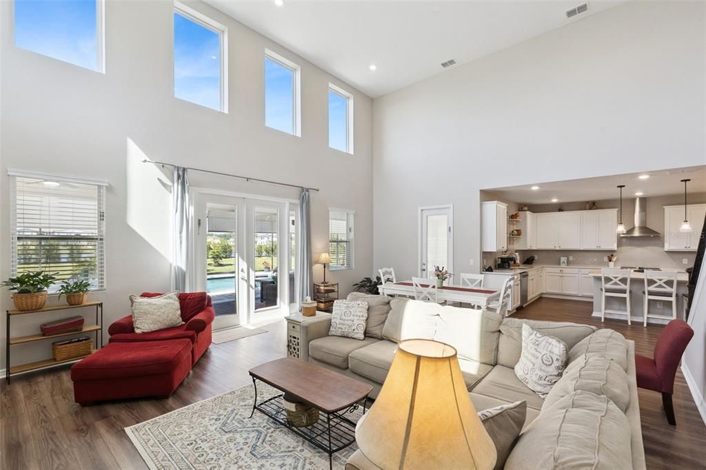 Под контрактом: $899,999 (4 спален, 3 ванн, 3101 Квадратных фут)