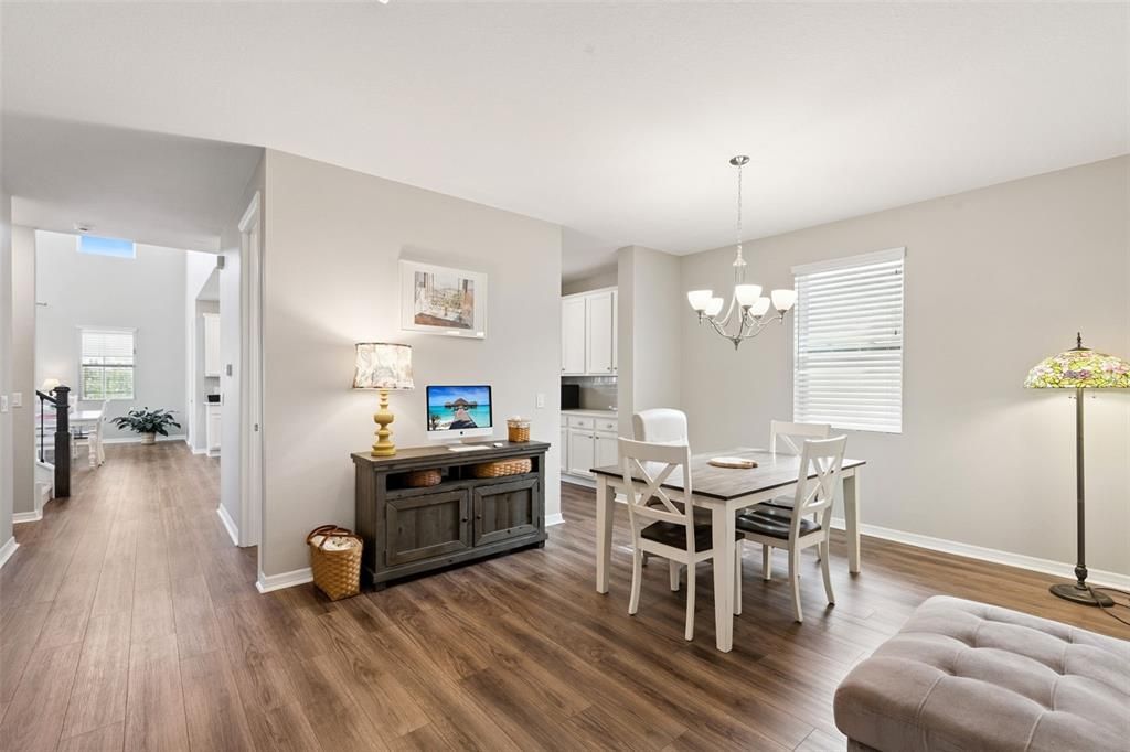 Под контрактом: $899,999 (4 спален, 3 ванн, 3101 Квадратных фут)