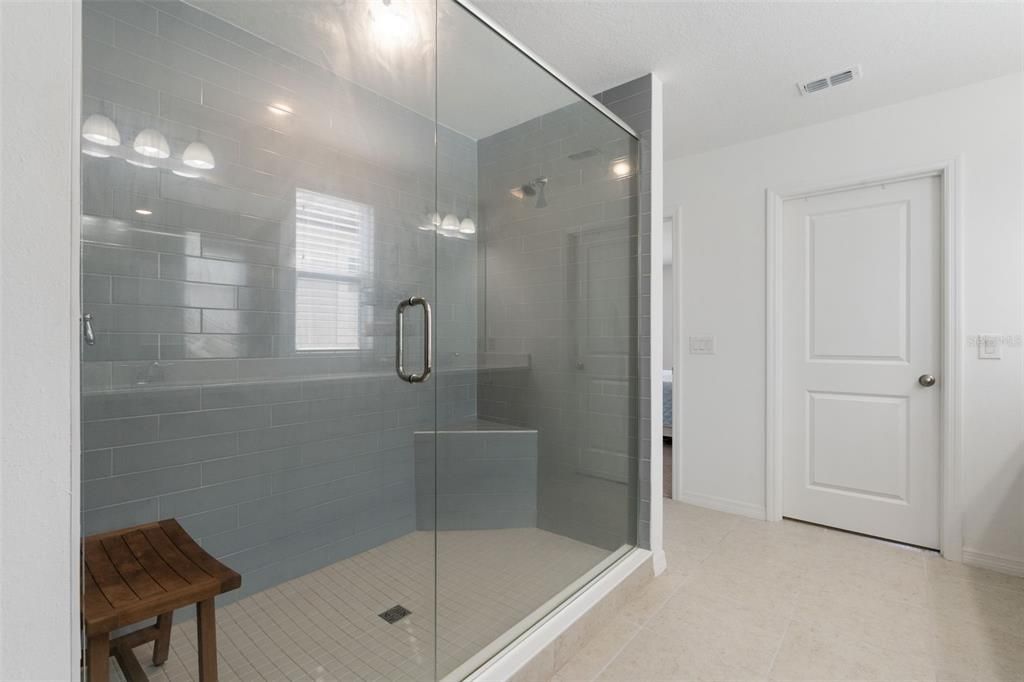 Под контрактом: $899,999 (4 спален, 3 ванн, 3101 Квадратных фут)